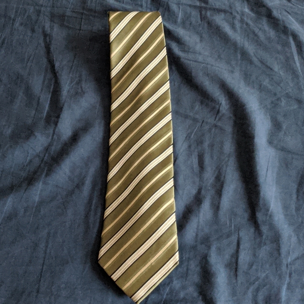 Geoffrey Bean tie